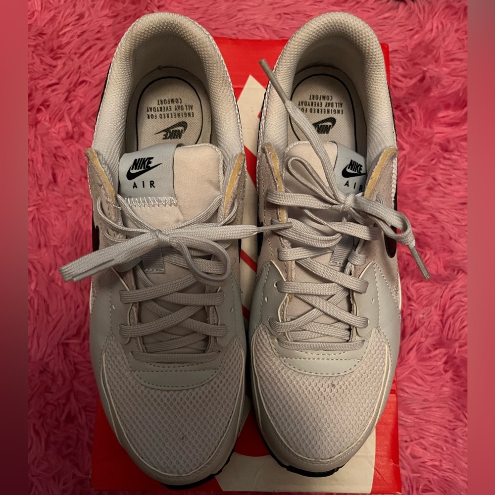 Woman Air max zero